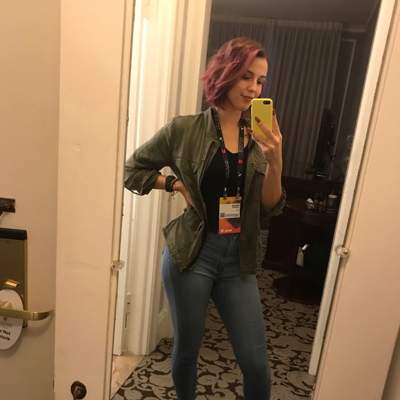 Meet your Posher, Haylee - Picture 1 of 1